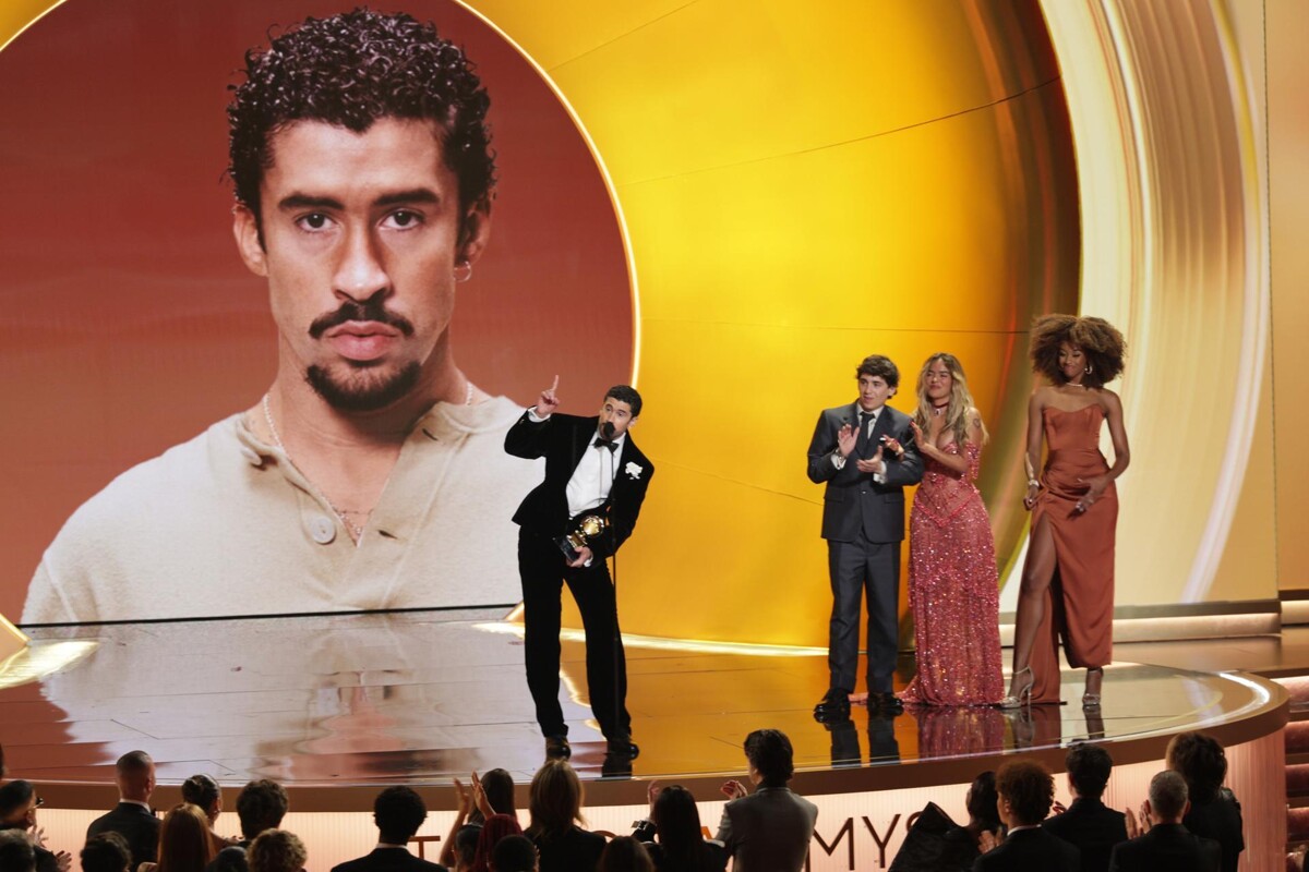 Bad Bunny arremete contra ICE en los Grammy 2026