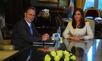 Бывший посол США в Аргентине обвинен в связях с сетью Эпштейна