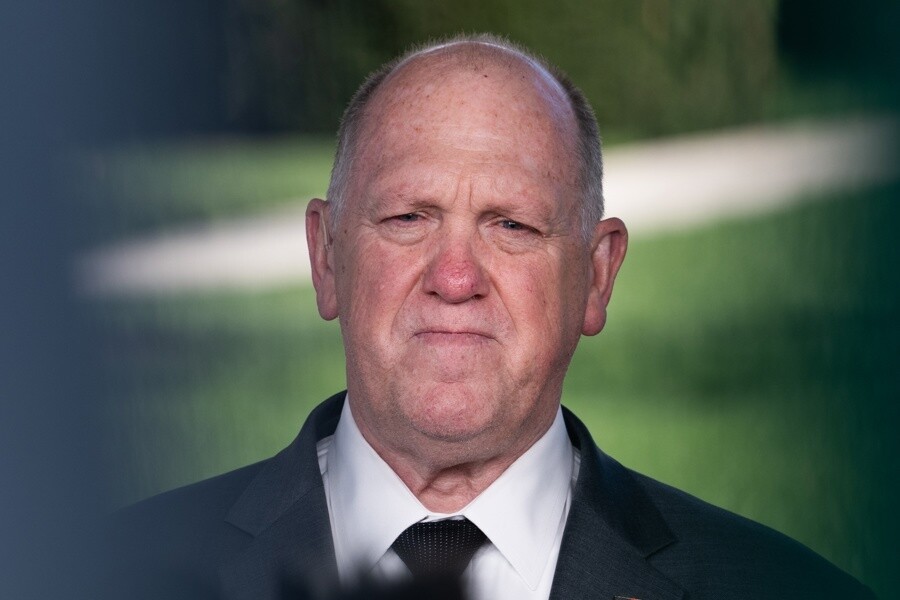 ICE将继续留在机场直至运营完全正常化