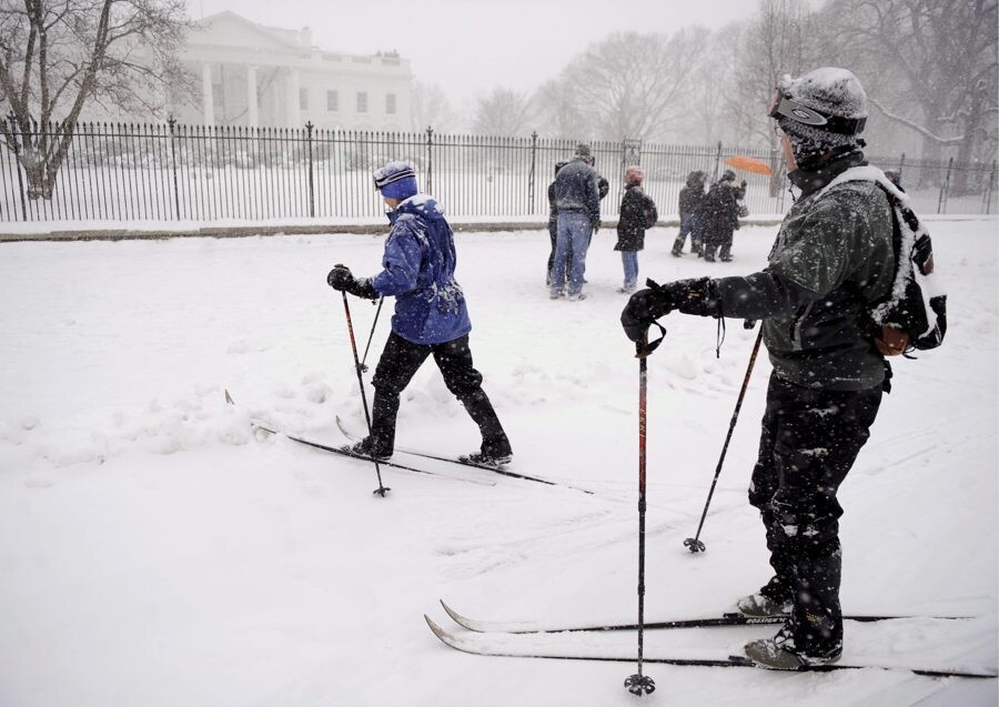 Search for ten missing skiers after avalanche in northern California