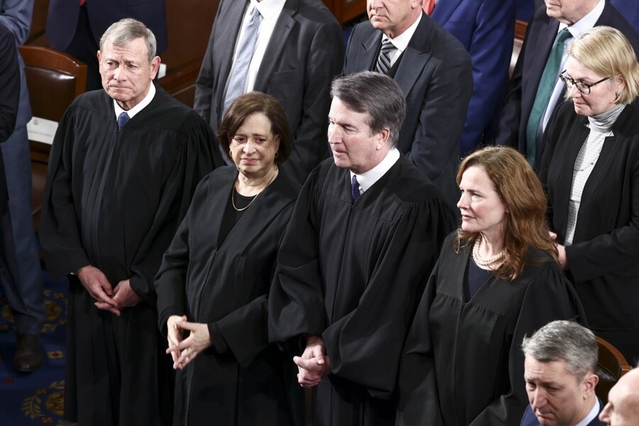 Chief Justice of US Supreme Court attends State of the Union after tariffs ruling
