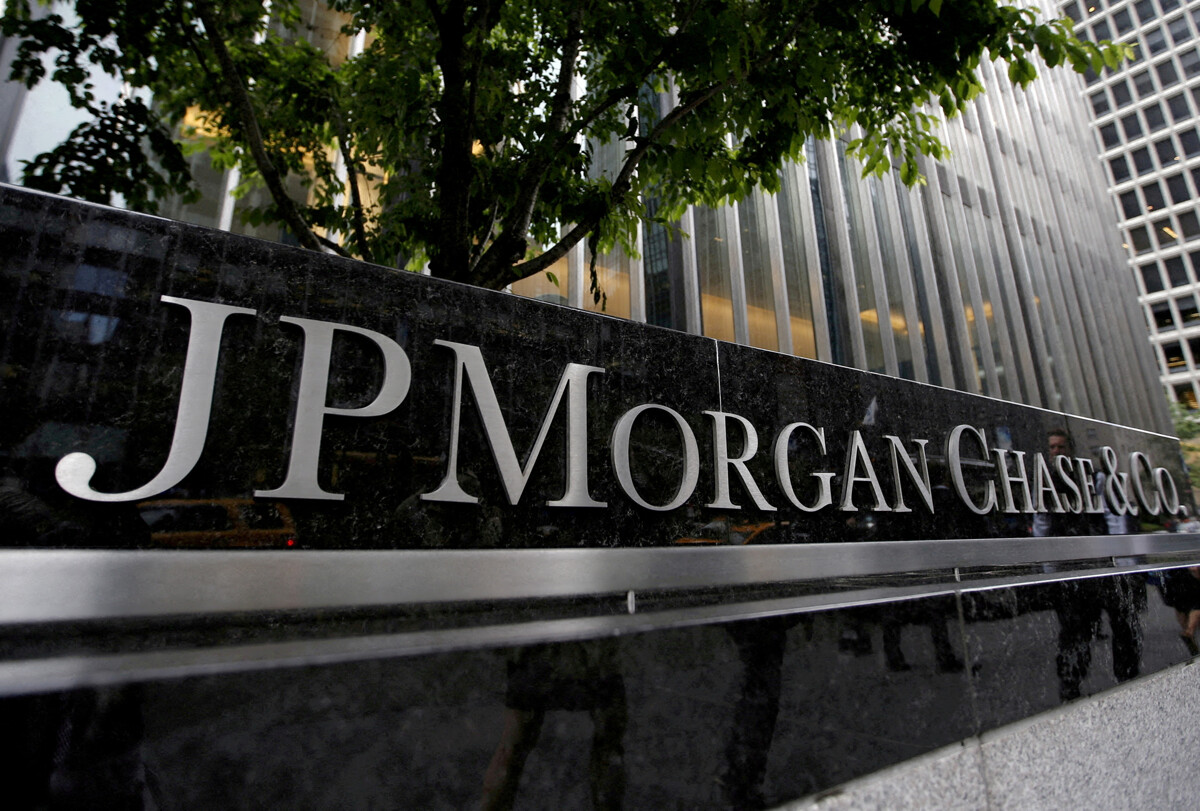Акции JP Morgan Chase упали на 7%
