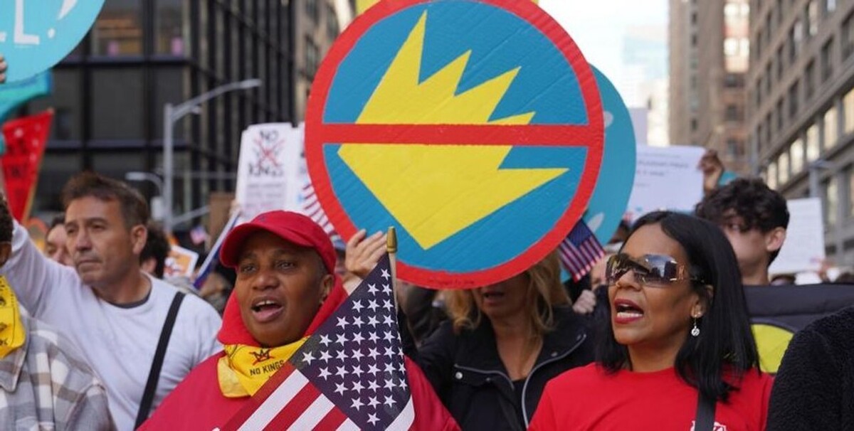 数十万人在美国和欧洲抗议特朗普政策