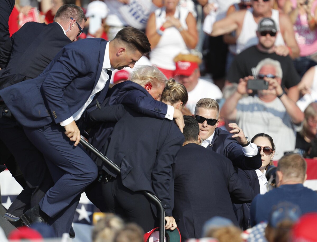 Два человека погибли на митинге Трампа, включая подозреваемого стрелка