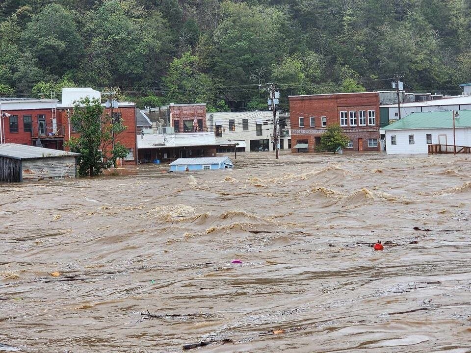Ураган Хелене вызывает 42 смерти на юго-востоке США.