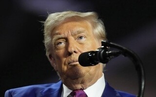 Trump urges Iran not to impose fees on Hormuz Strait tankers