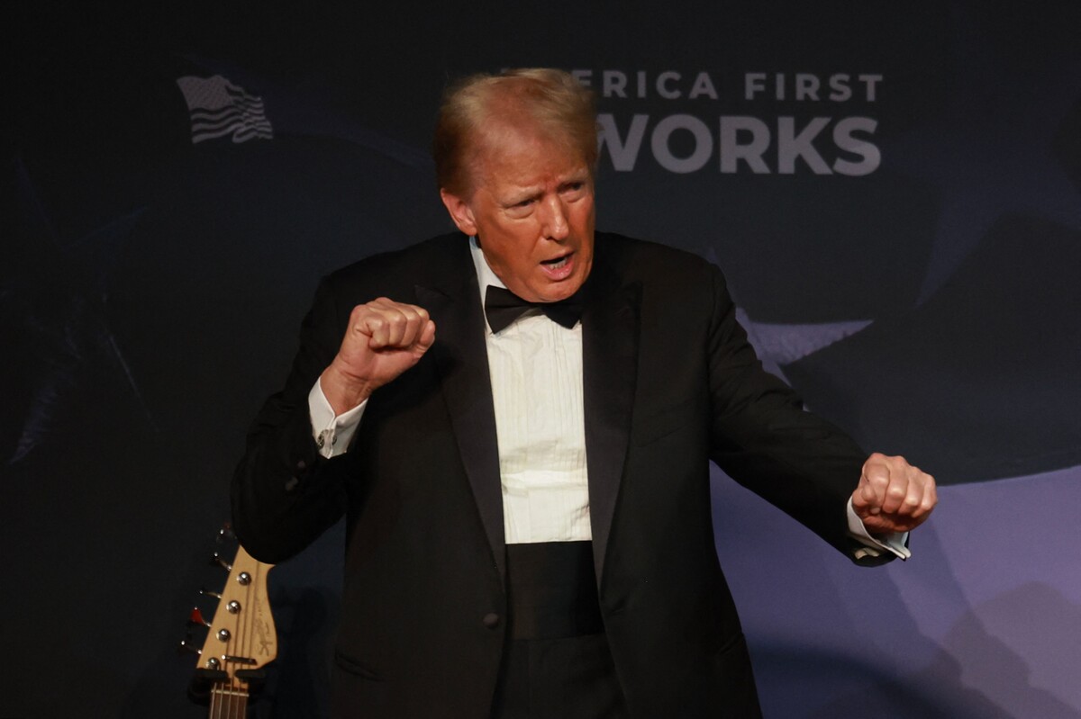 Суд США приостановил разбирательство против Трампа