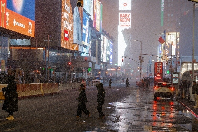 Powerful Winter Storm Paralyzes Northeast US