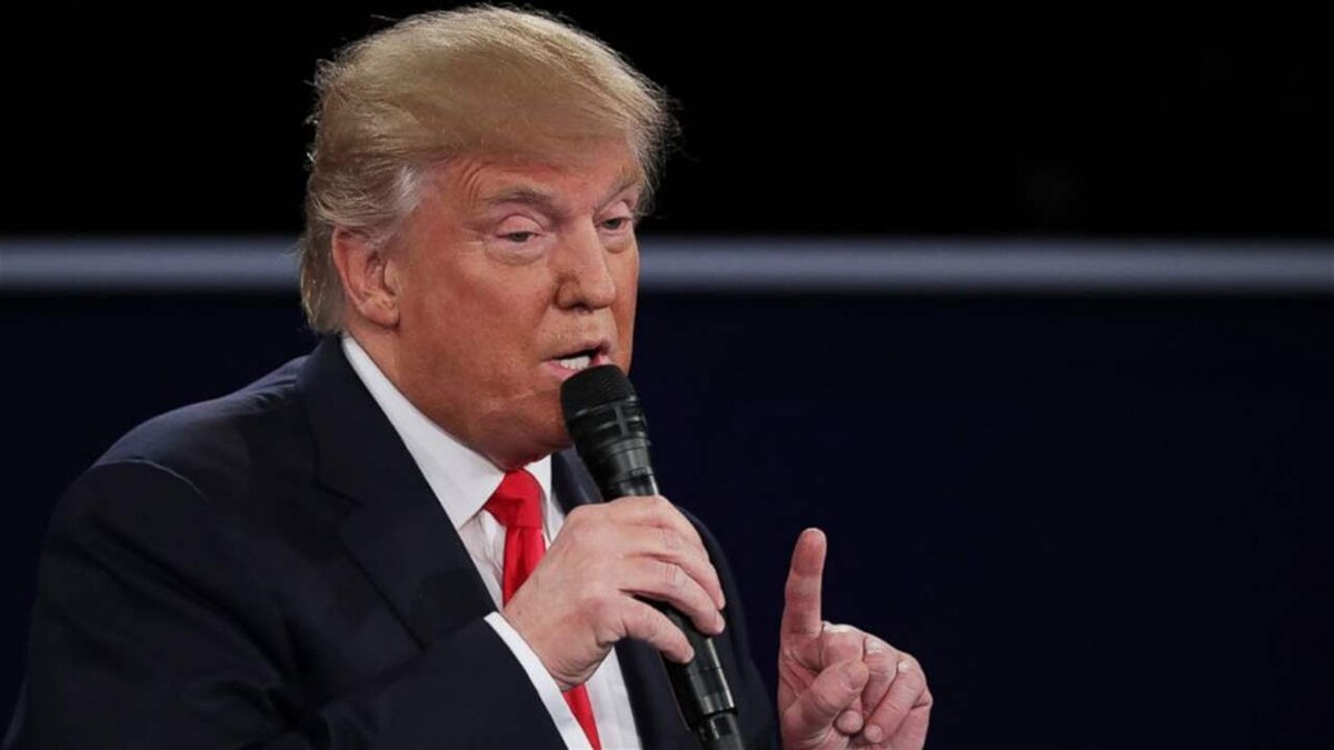 Трамп отказывается продавать акции Truth Social