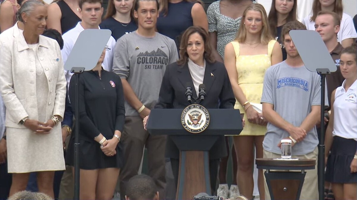 Камала Харрис возглавит демократическую кампанию после выхода Байдена