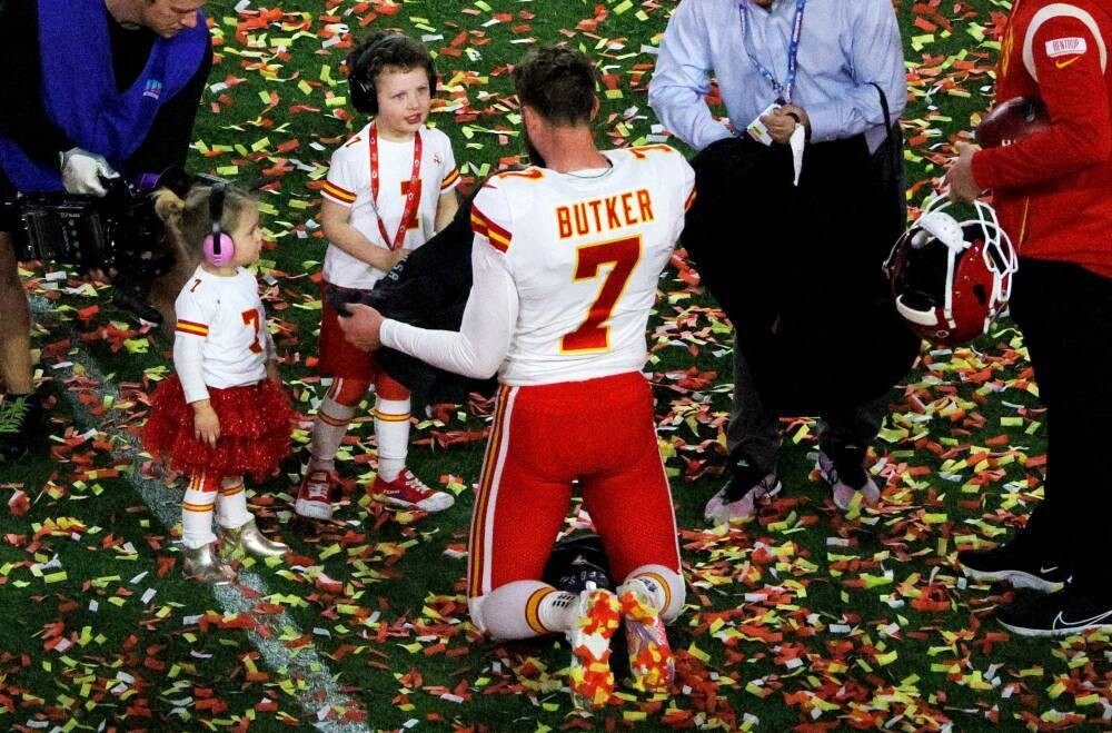 Игрок Kansas City Chiefs столкнулся с критикой за высказывания о женщинах в речи на церемонии выпуска
