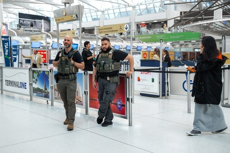 44天纪录：美国政府瘫痪机场