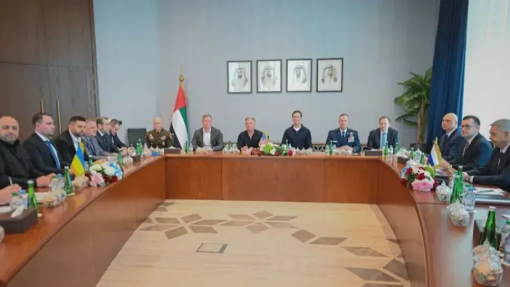 Встреча делегаций трех стран в Абу-Даби