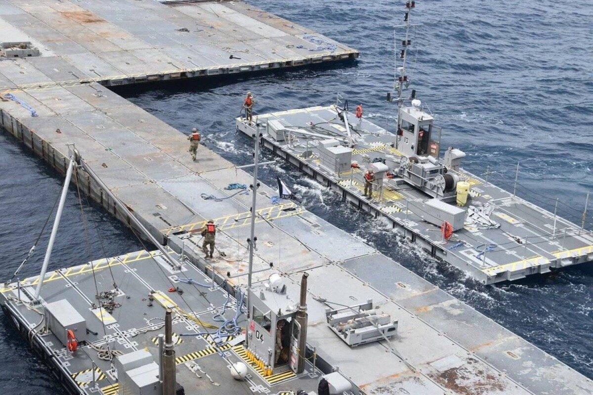 Военно-морской плавучий док ВМС США возобновляет гуманитарную помощь сектору Газа после остановки из-за непогоды
