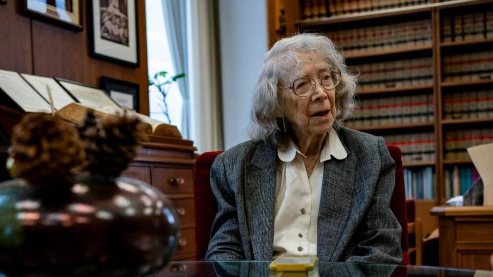 Судья федерального суда США, 97 лет, борется за возвращение на работу после приостановки