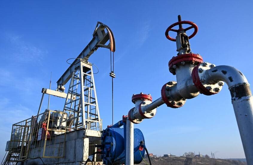 US Oil Stocks Rise as Gasoline Inventories Fall