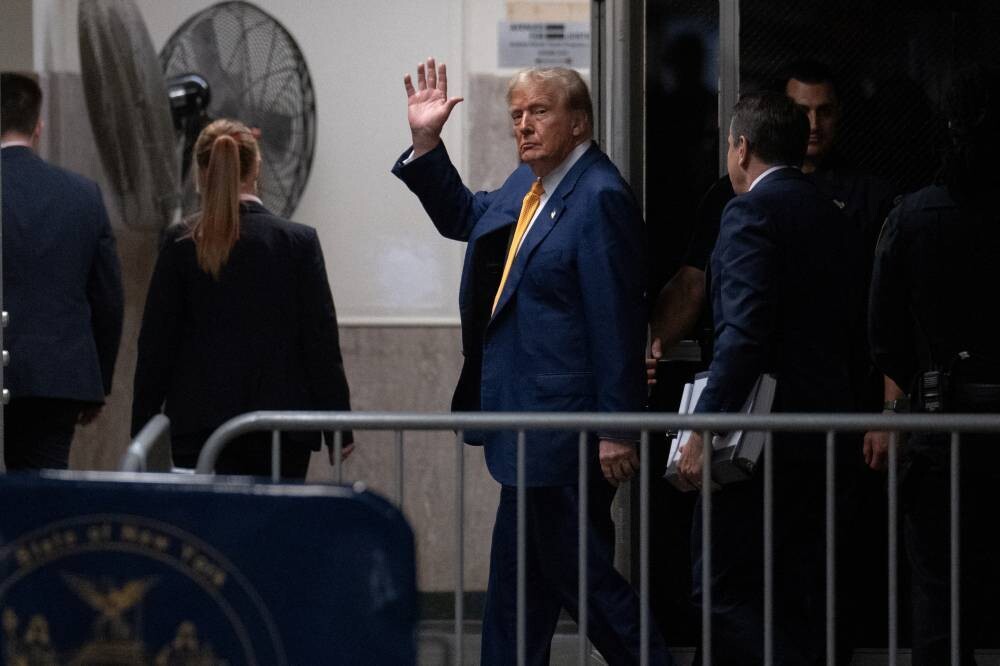 Дональд Трамп стоится перед судом в Нью-Йорке по уголовному делу