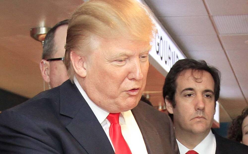 Бывший адвокат Трампа дает разрушительное показание на историческом процессе