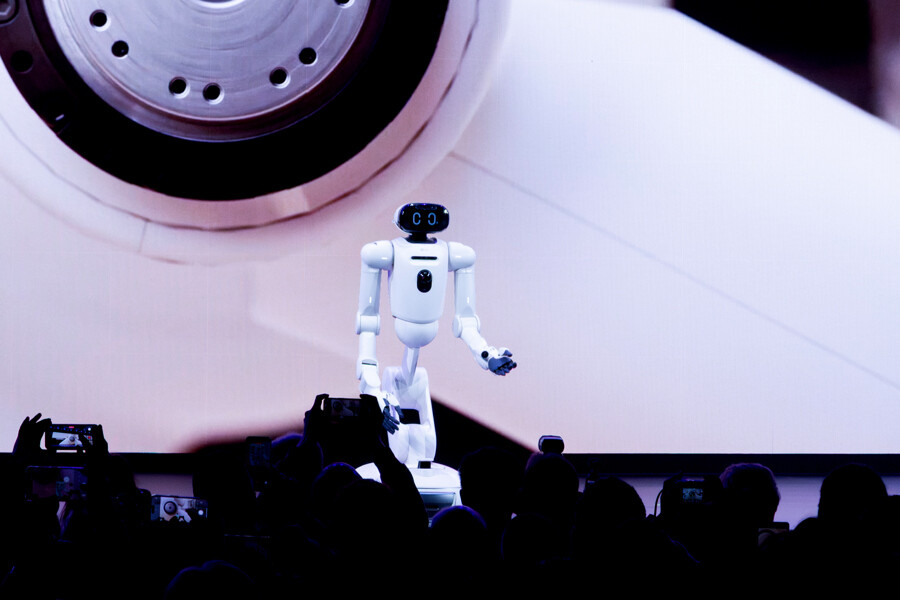 LG's CLOiD Robot: A Home Helper Debuts at CES 2026