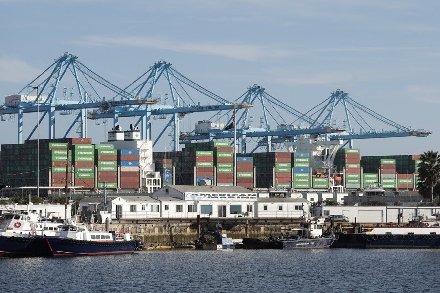 A Year of Trump's Tariffs: IBEX Leads Europe and Markets Recover