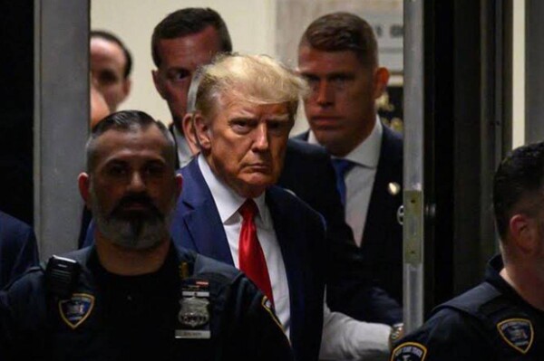 Трамп требует отложить вынесение приговора перед выборами