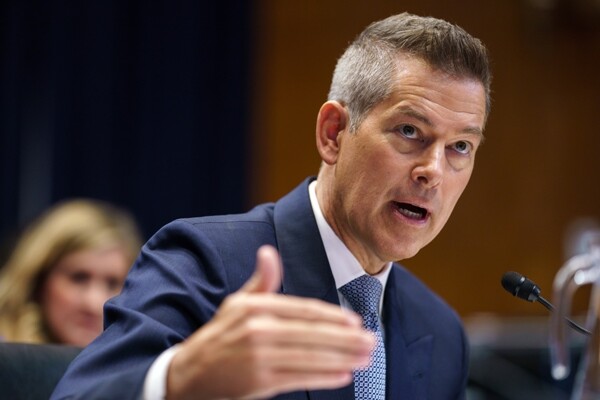 Приостановка работы правительства США вызывает массовые сбои в авиасообщении