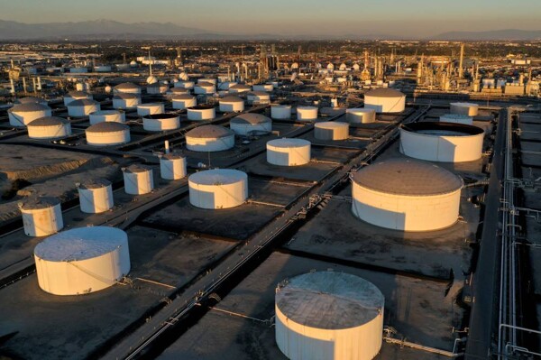 Администрация энергетической информации США корректирует прогнозы по нефти