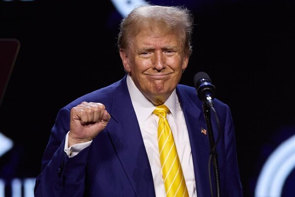Трамп посещает Аризону и обещает реформировать судебную систему