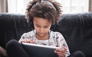 Исследование рекомендует родителям устанавливать правила использования социальных медиа для детей