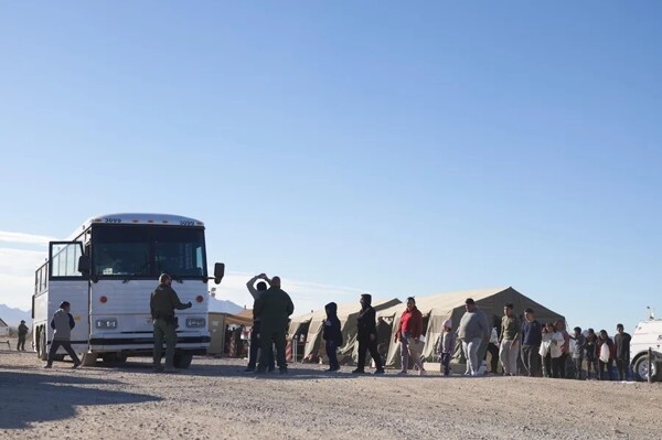 Пограничный царь США призывает нелегальных иммигрантов покинуть страну