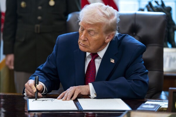 Trump signs executive order to classify fentanyl as 'weapon of mass destruction'