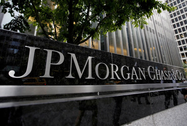 Акции JP Morgan Chase упали на 7%