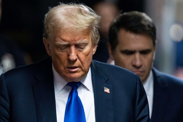 Бывший президент США Дональд Трамп признан виновным по 34 обвинениям в первом уголовном процессе