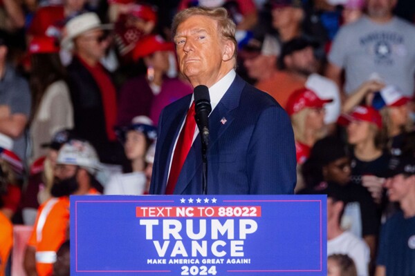 Трамп обсуждает насилие в Мексике во время митинга