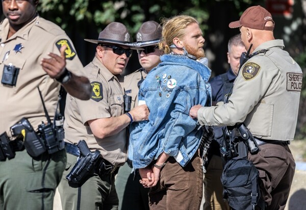 ICE Detained 75,000 People Without Criminal History in First Nine Months of Trump Administration