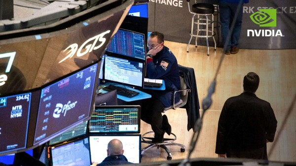 Wall Street Experiences Tech Stock Decline