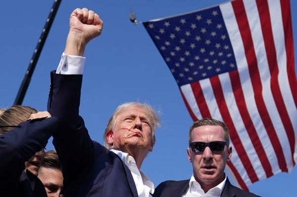 Трамп выживает после покушения на убийство во время предвыборного митинга в Пенсильвании