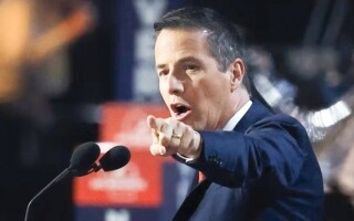 US Senator Proposes Ban on Dual Citizenship, Affecting Trump Family