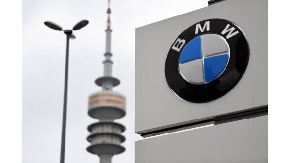 BMW отзывает более 105,000 автомобилей в США.