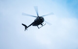 Мяч для гольфа попал в вертолет, распыляющий средство от комаров в Аноке