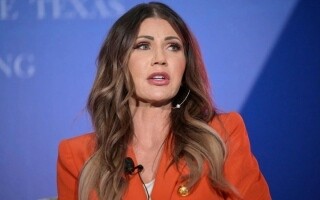 Губернатор Южной Дакоты подвергается критике за скандальные замечания о собаке президента Байдена