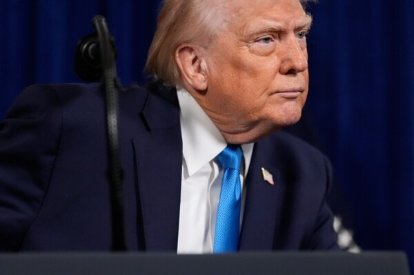 Dollar Hits Three-Year Low Amid US Uncertainty