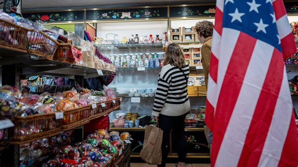 US Consumer Confidence Slightly Declines in November