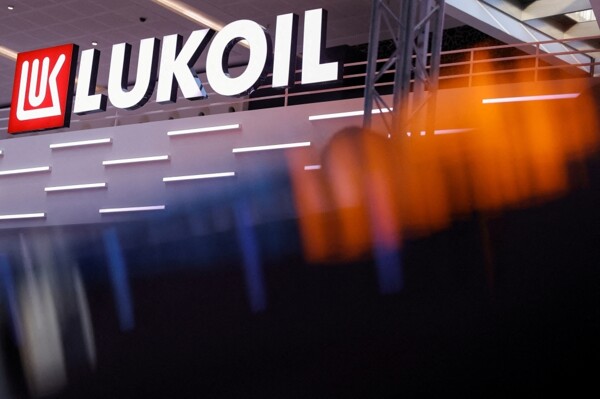 US Slows Lukoil Asset Sale to Pressure Ukraine