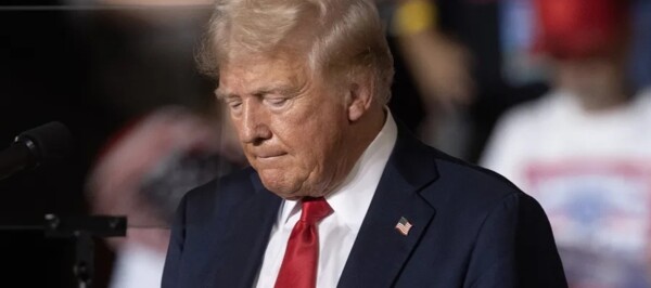 Харрис против Трампа: Напряженная электоральная борьба впереди