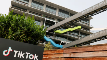 TikTok Returns to U.S. App Stores Amid Trump’s Delay