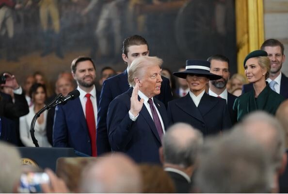 Дональд Трамп приведен к присяге как 47-й президент США