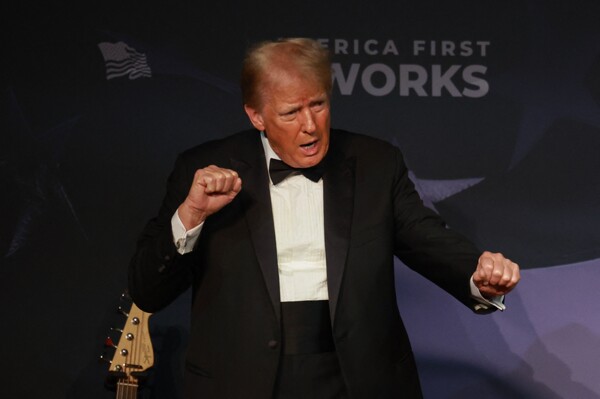 Суд США приостановил разбирательство против Трампа