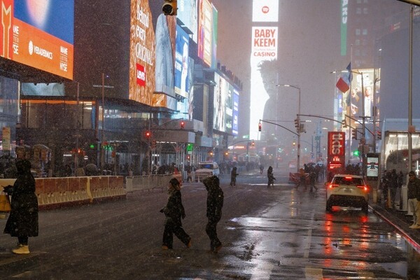Powerful Winter Storm Paralyzes Northeast US