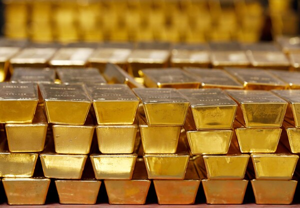Investors Seek Safe Havens Amid Global Uncertainty
